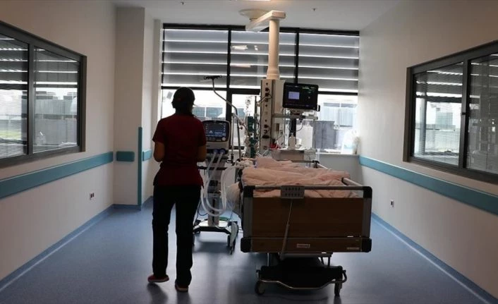 Kapanma sürecinde Kovid-19 testlerinin pozitiflik oranı ve ağır hasta sayısı düştü