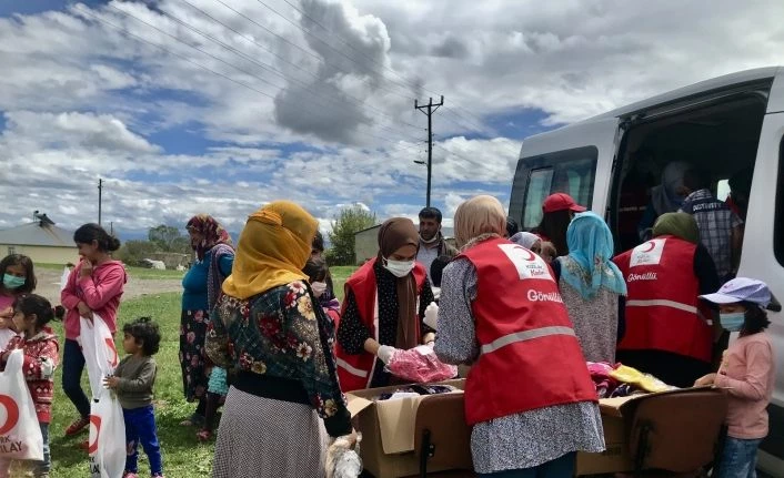 Kızılay Kadın Kolları, Ramazan Bayramı öncesi çocukların yüzünü güldürdü