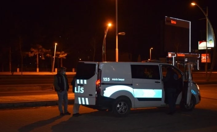 Komşular arasındaki sözlü tartışma silahlı kavgaya dönüştü: 2 yaralı