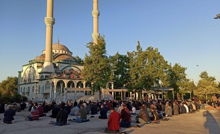 Malatya’da bayram namazında camiler doldu