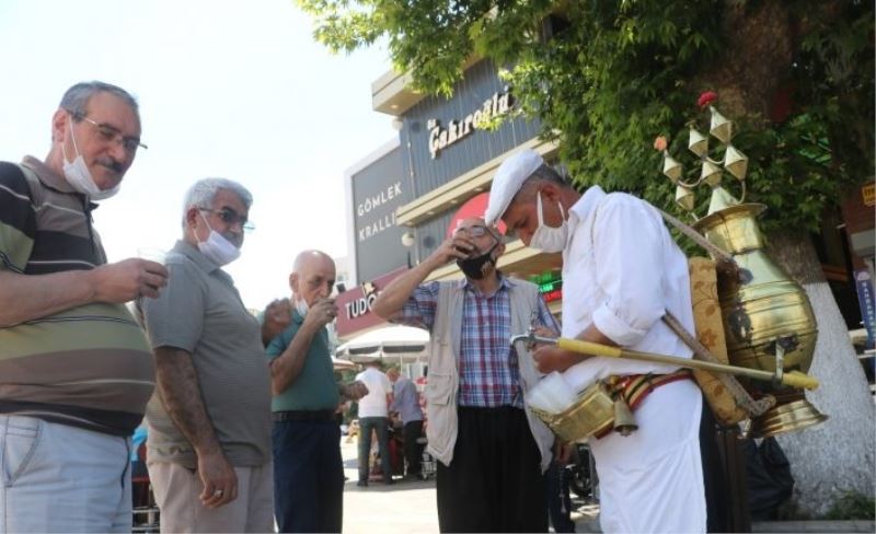 Malatyalılar, meyan kökü şerbeti ile serinliyor