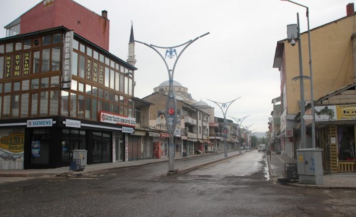 Malazgirt’te sokağa çıkma kısıtlaması nedeniyle sokaklar sessizliğe büründü