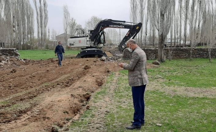 Malazgirt’te yeni yol açma çalışmaları devam ediyor