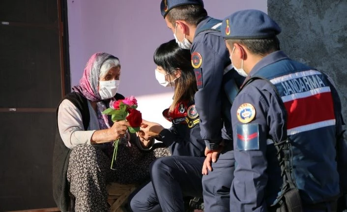 Mutluluğun fotoğrafı, jandarma hem duygulandı, hem duygulandırdı