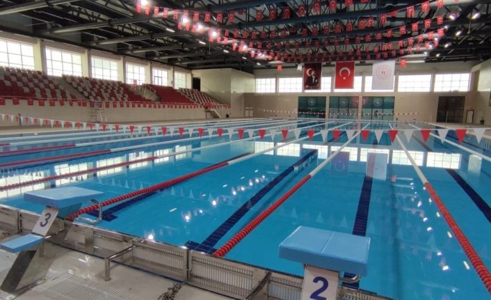 Olimpik kapalı yüzme havuzu hizmete girmek için gün sayıyor