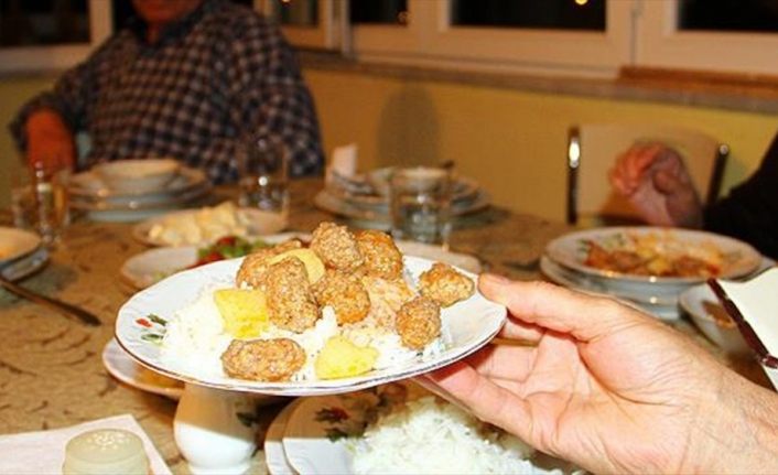 Sağlık ve şükür ayı ramazanın son iftarı Edirne