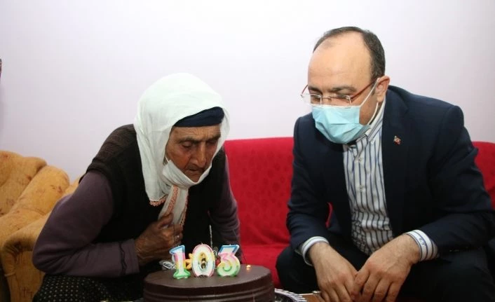Şahine nine 103 yaşına girdi, ilk defa doğum günü kutladı, ilk defa vali gördü