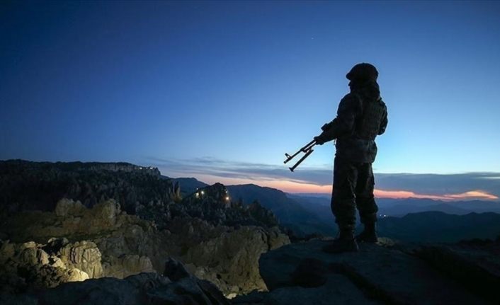 Terör örgütü PKK üyesi 3 terörist ikna yoluyla teslim oldu