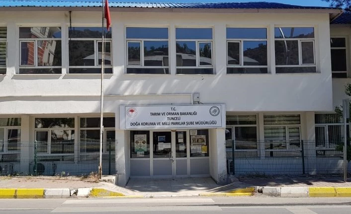Travma geçiren yaban keçisi ile kanadı zedelenen leylek tedavi altına alındı