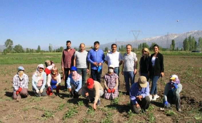 Türkiye Değişim Partisi Genel Başkan Yardımcısı Adnan Delikurt çiftçilerle bir araya geldi