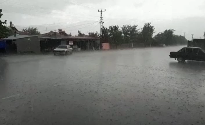 Üzümlü’de dolu yağışı etkili oldu
