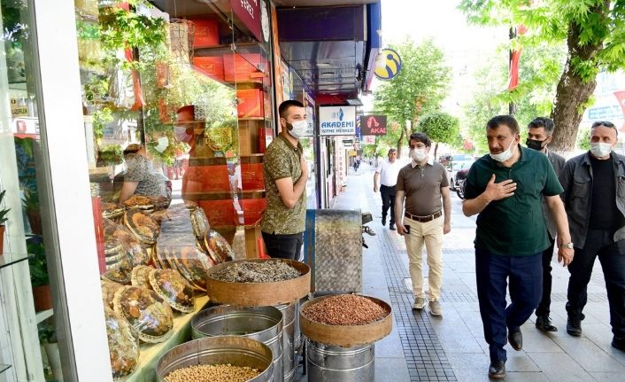 Vali Baruş ve Başkan Gürkan’dan esnafa ziyaret