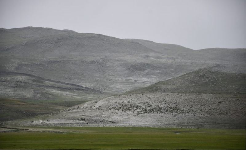 Ardahan beyaza büründü, herkes kar yağdı sandı