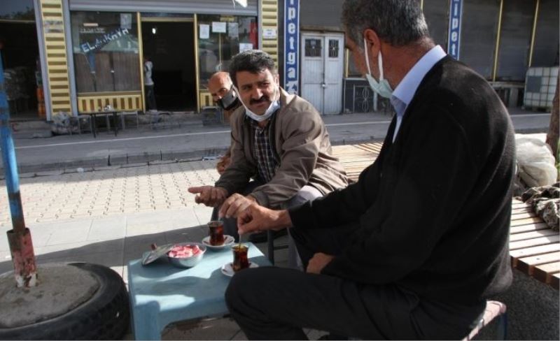 Malazgirt’te normalleşme süreciyle çaylar yeniden demlendi