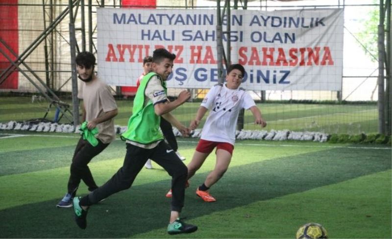 Yasak kalktı, halı sahalarda yoğunluk başladı