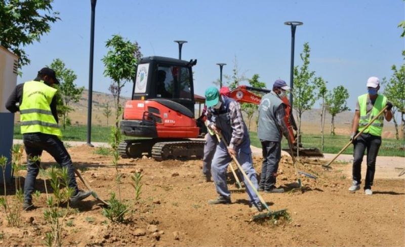 Yeşilyurt’ta yeşillendirme hizmetleri hız kazandı